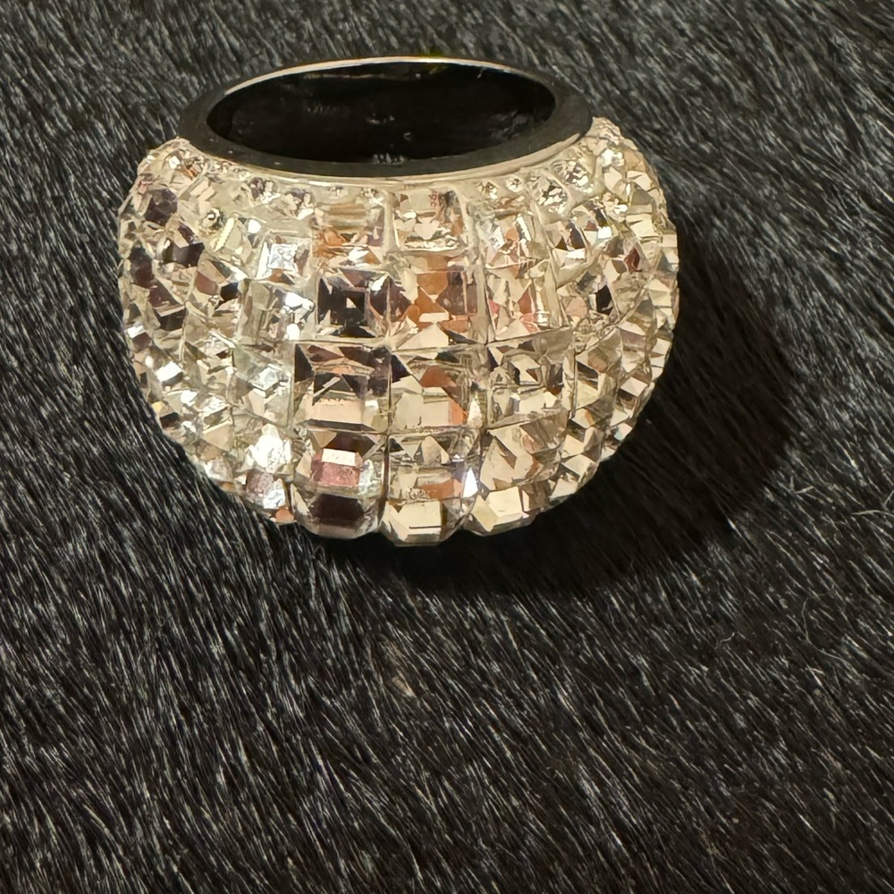 SWARVORSKI CRYSTAL RING - Picture 2 of 5